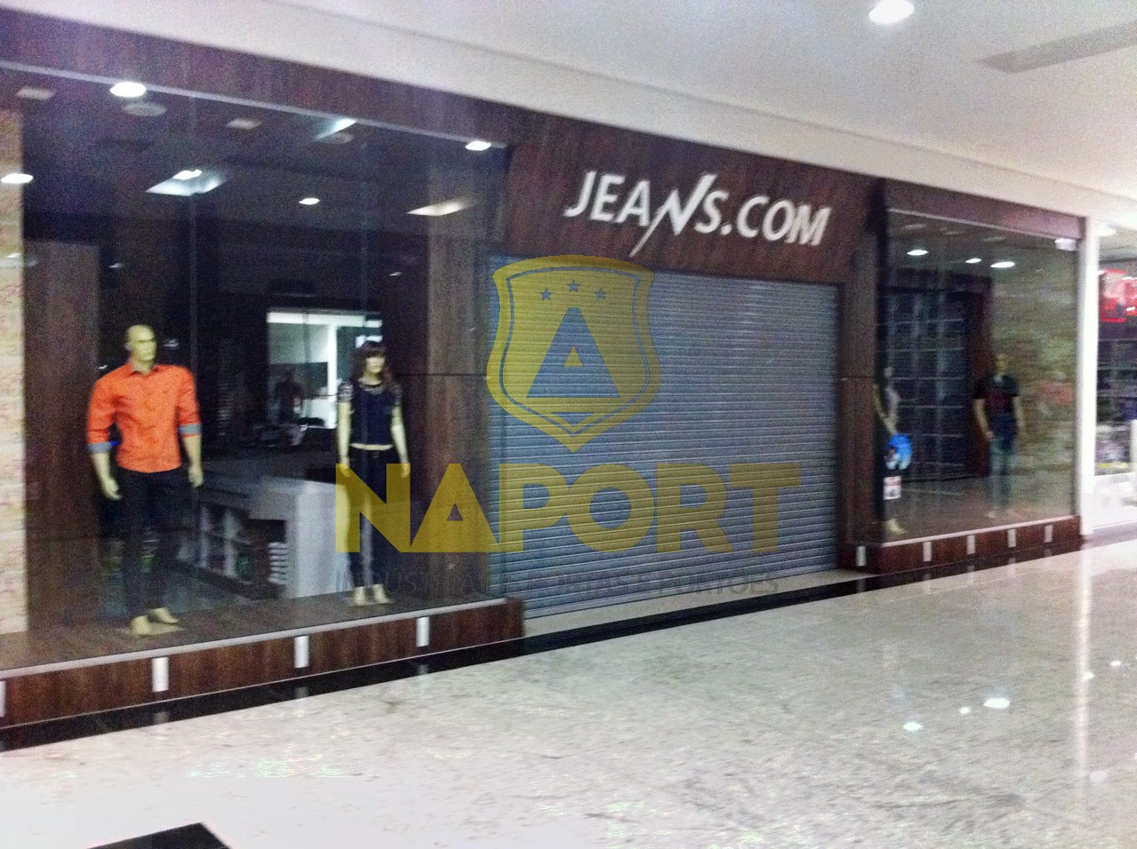 Portas de enrolar para lojas: invista na segurança e beleza do seu estabelecimento