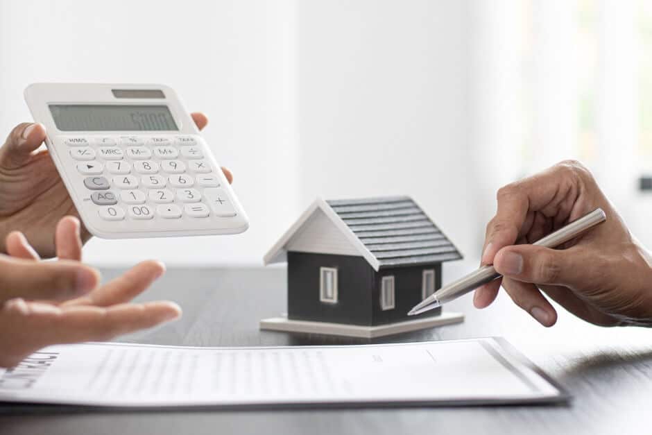 Porta de enrolar automática: entenda se vale a pena investir