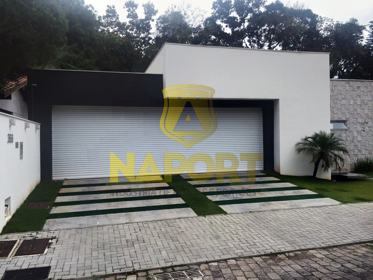 Portas de enrolar: crie fachadas modernas e seguras