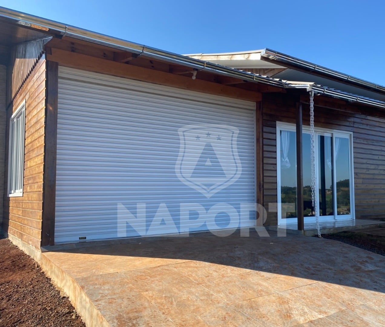 A Naport possui diversos modelos personalizados de portas de enrolar