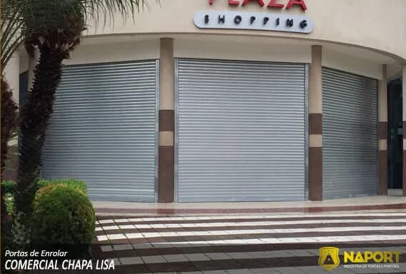 Portas comerciais de enrolar: qual a melhor opção para seu empreendimento?