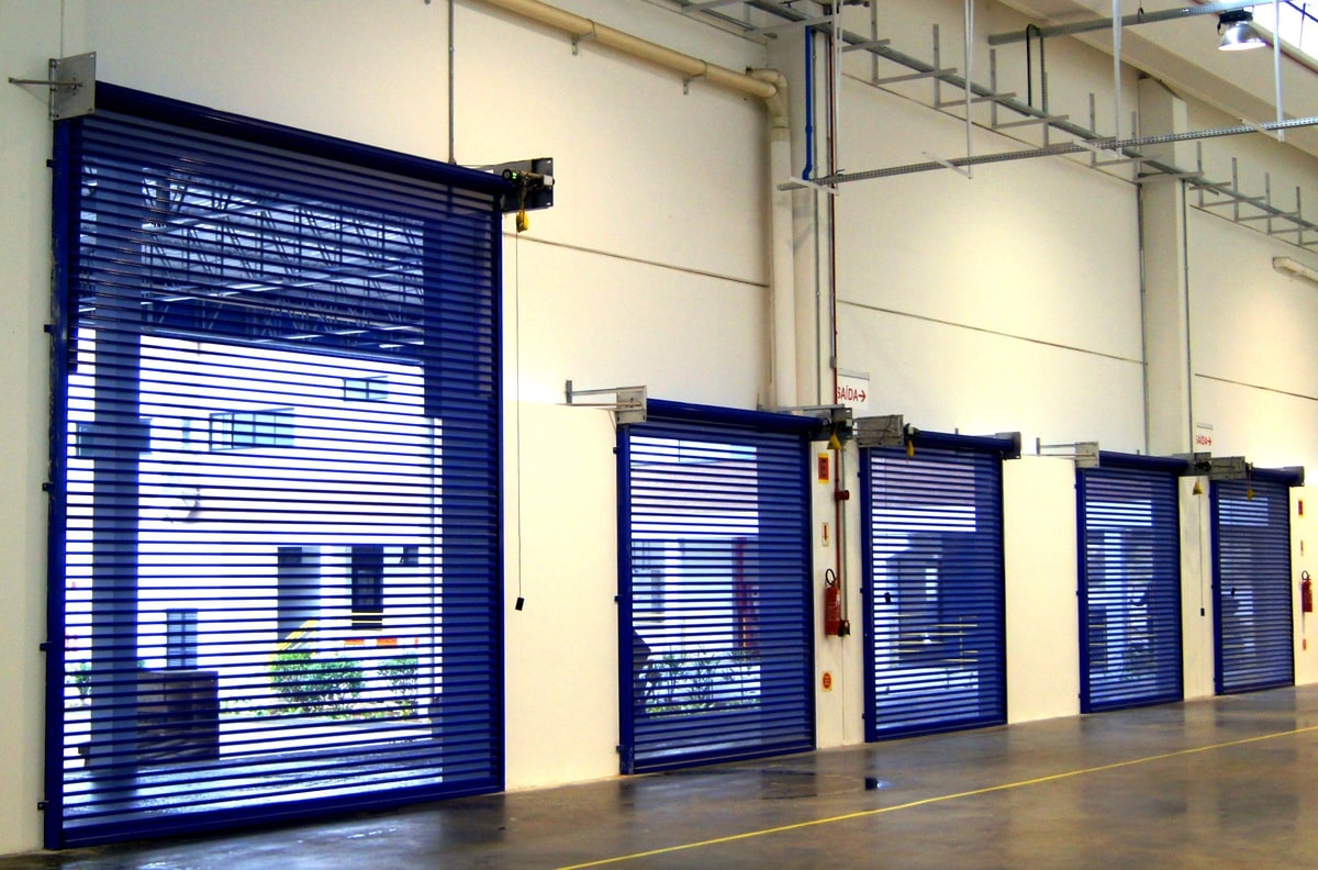 Portas industriais: porque escolher o modelo de enrolar