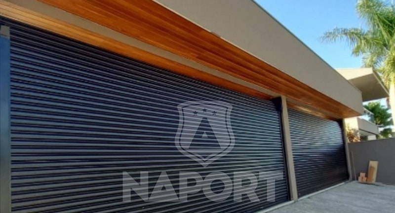 Por serem chapas lisas, sem furação, as portas fechadas garantem maior segurança e privacidade.