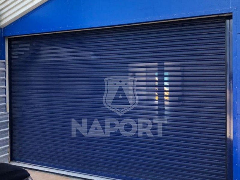 A lâmina transvision garante mais iluminação e ventilação, mesmo quando fechada