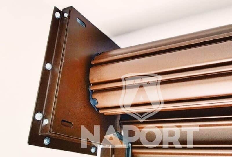 As portas de enrolar funcionam com um sistema de eixo tubular.