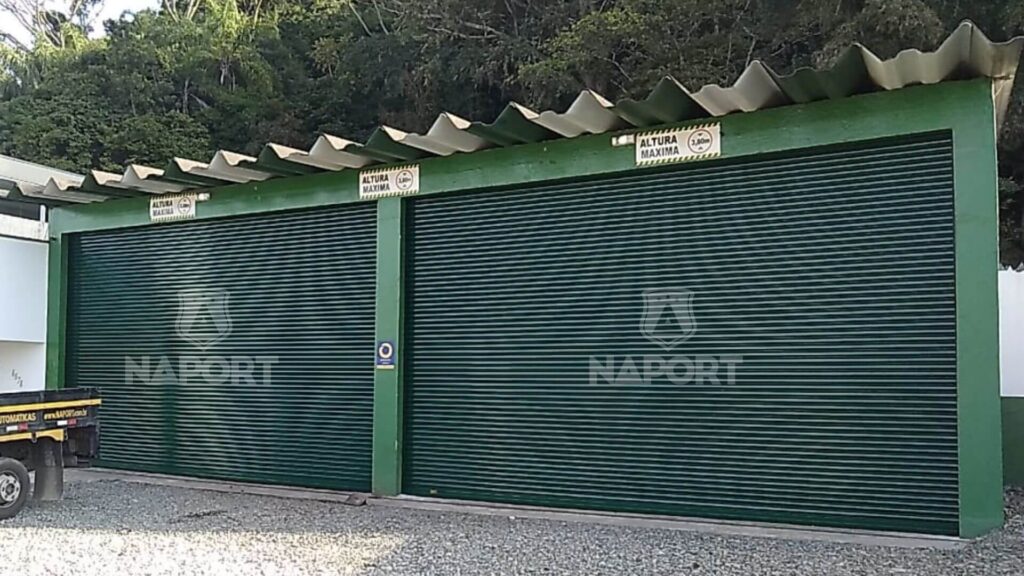 Conte com a Naport para o fornecimento de portas de enrolar personalizadas.
