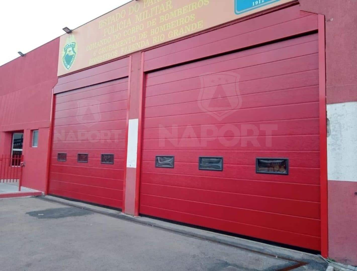 Algumas opções de personalização incluem a escolha de cores, acabamentos, visores, etc.