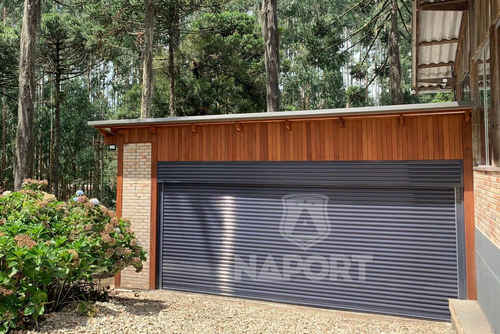 As portas de enrolar automáticas residenciais proporcionam praticidade e segurança