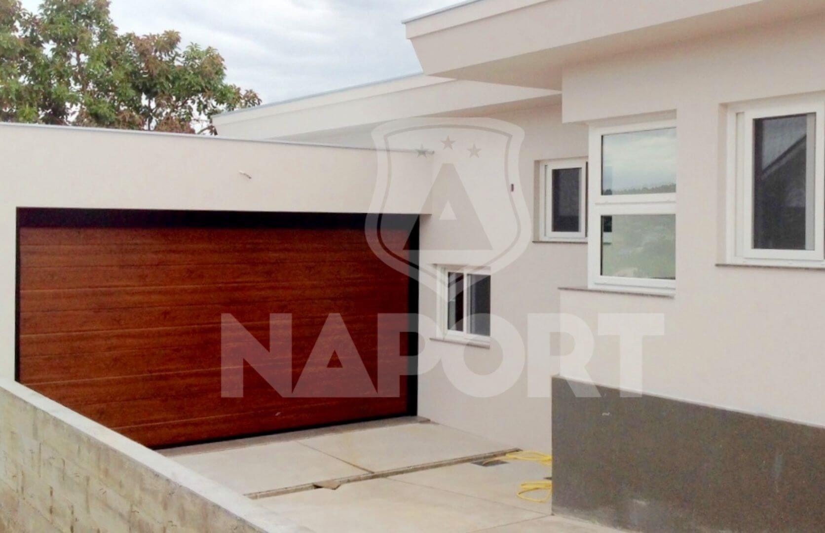 Essas portas podem ser personalizadas com visores, grades de ventilação e outros elementos.